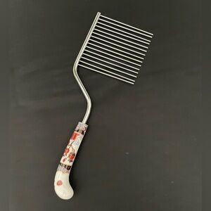 Vintage Cake Breaker